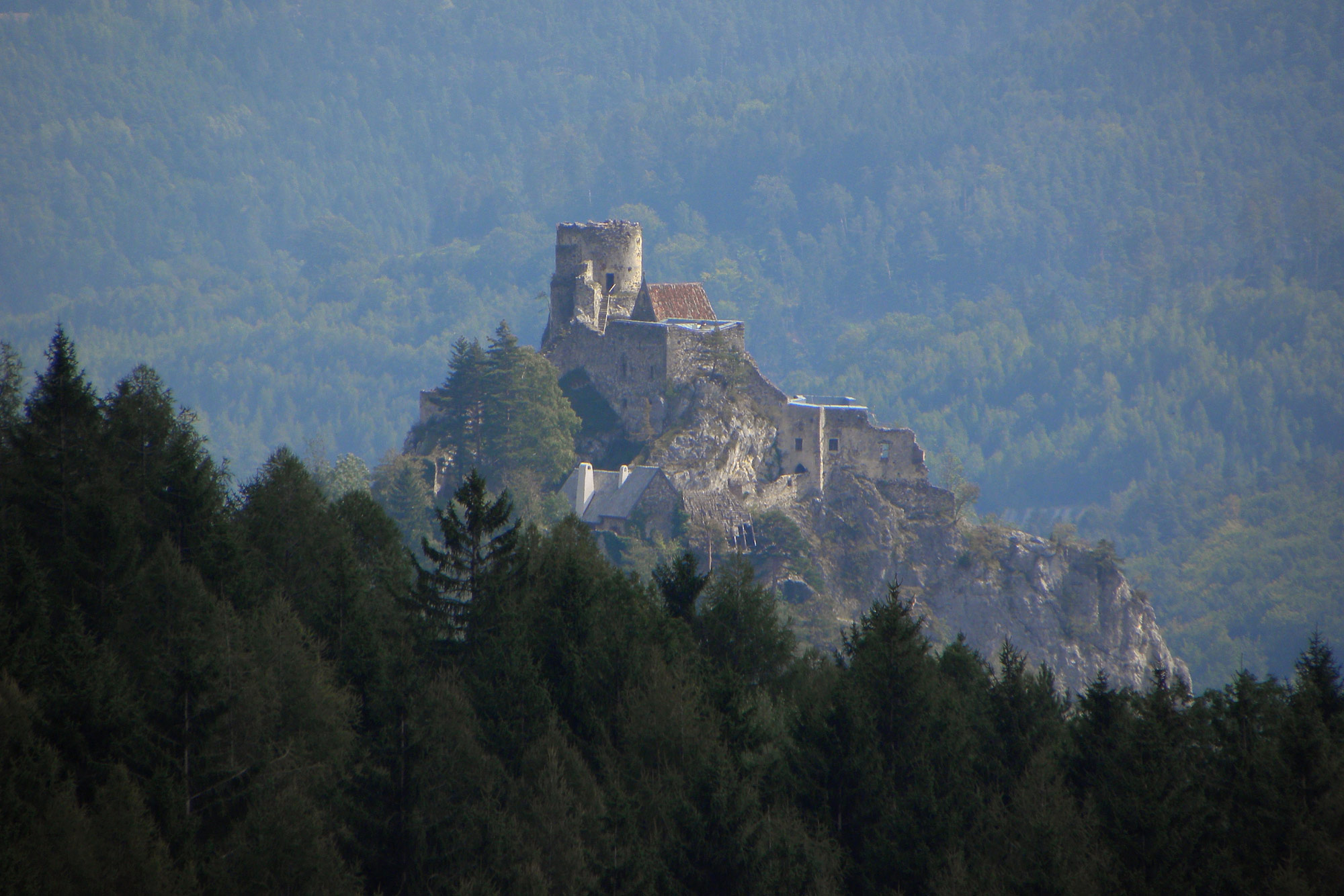 Burgruine Klamm, Breitenstein (Photo license: CC-BY-SA 3.0)